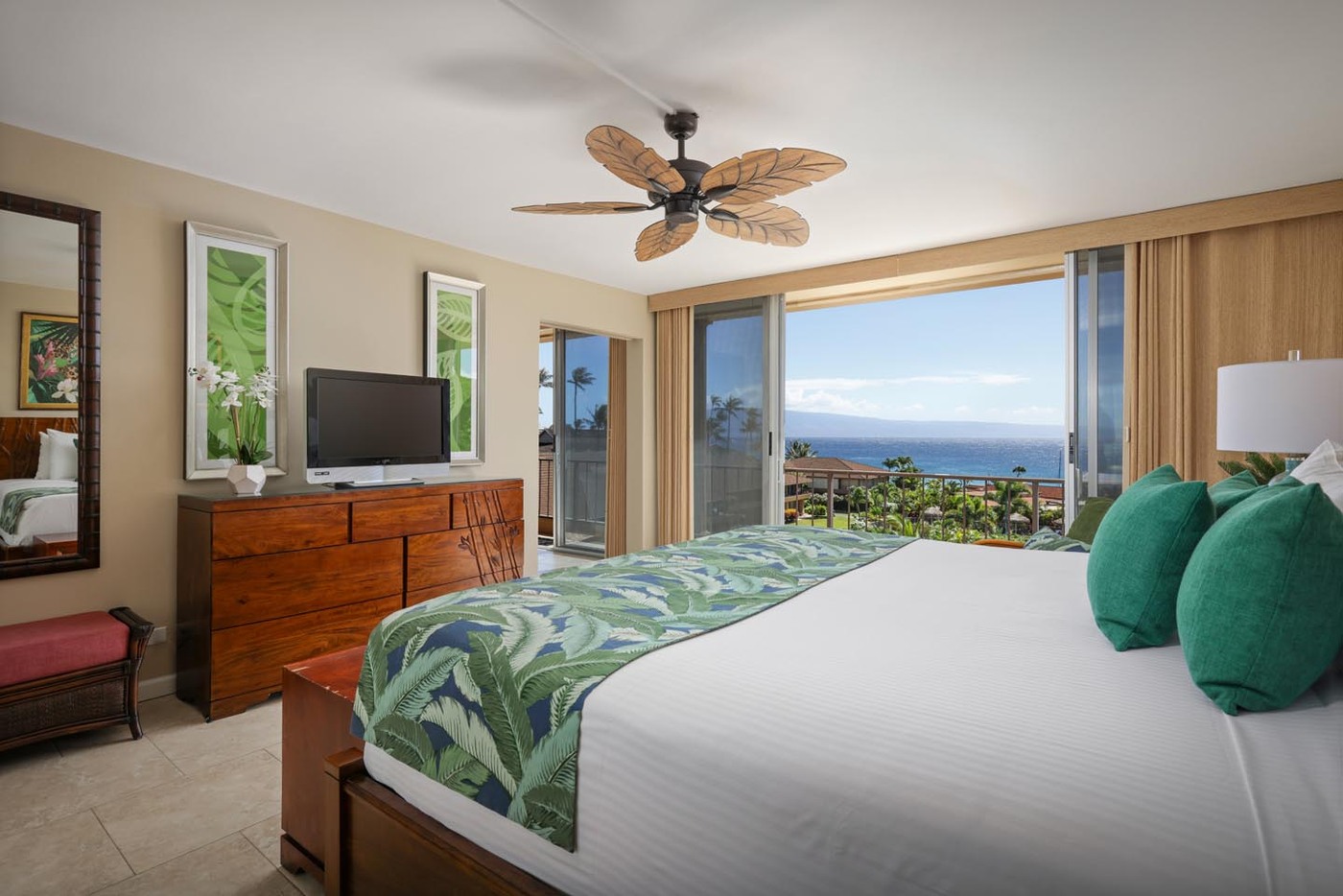 One-Bedroom Ocean View Premium Bedroom with View