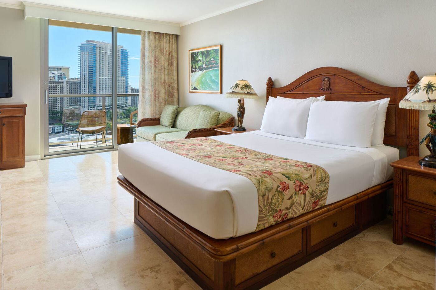 Luana-Waikiki-Hotel-and-Suites_Studio-View-Full-Bedroom-Shot_1440x960.jpg