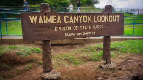 waimea-canyon-lookout-sign-480.jpg