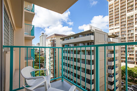 Aqua-Aloha-Surf-Waikiki-Deluxe-Room-with-Balcony-View-4-480x320.jpg