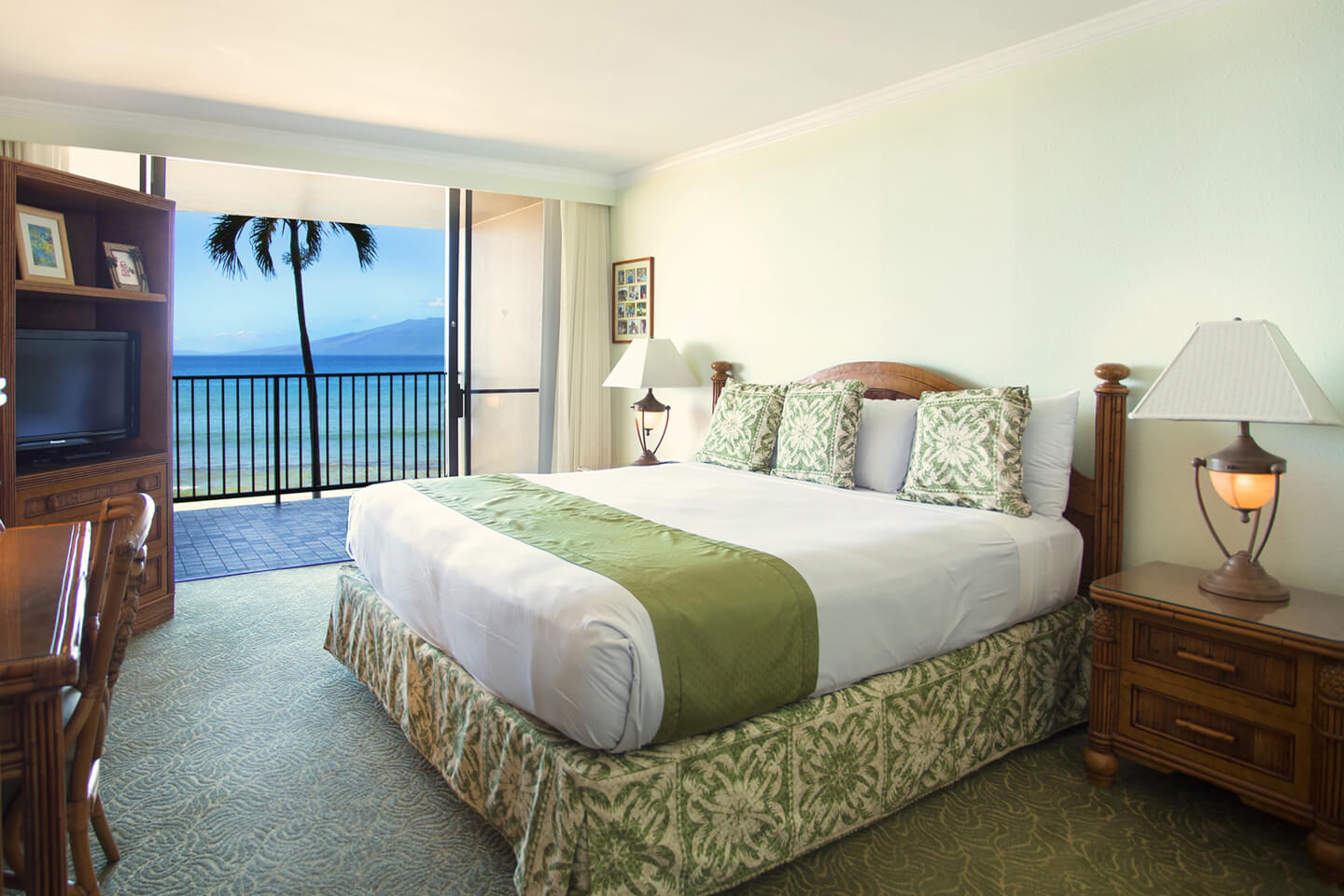 Two-Bedroom Oceanfront Aloha Suite Bedroom