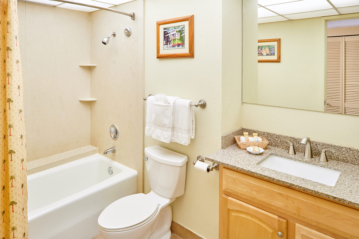 Two-Bedroom Oceanfront Aloha Suite Bathroom