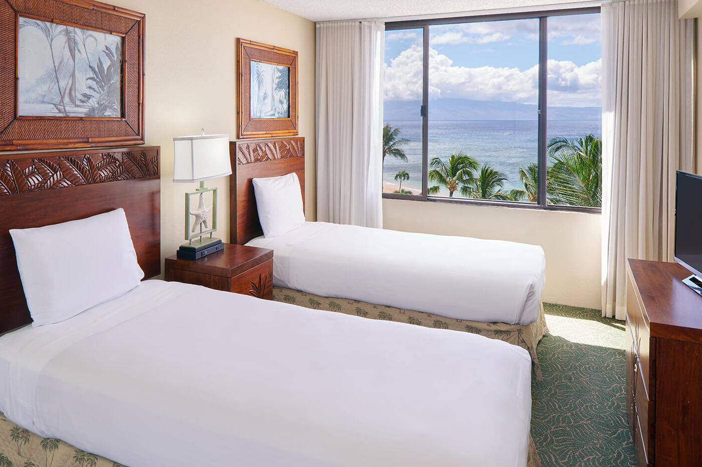 Two-Bedroom Oceanfront Aloha Suite Second Bedroom