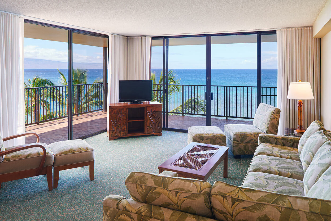 Two-Bedroom Oceanfront Aloha Suite Bedroom