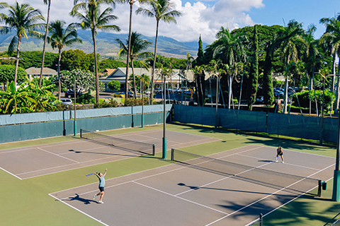 Birdseye view of people playing tennis