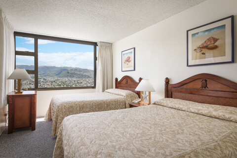 1-Bedroom Deluxe Mountain View bedroom with view.