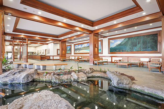 aston-at-the-waikiki-banyan-lobby-indoors-640x425-1.jpg