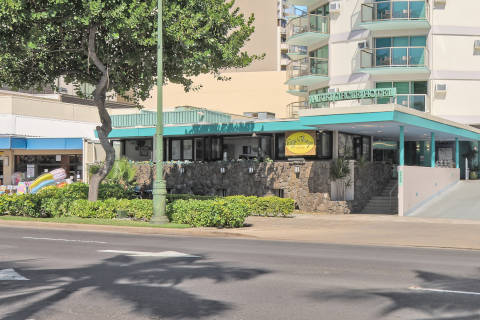 Exterior view of Eggs 'n Things Restaurant dining option for Aston Waikiki Circle Hotel 