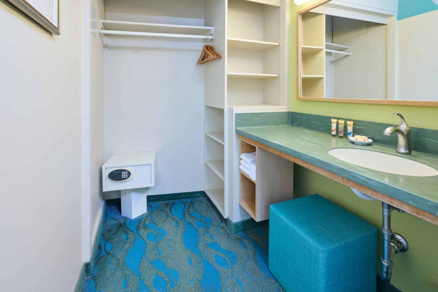 Oceanfront Room Deluxe bath amenities, accessible features 
