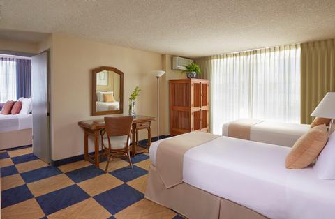 ewa-hotel-waikiki-1-bedroom-suite-480x314.jpg