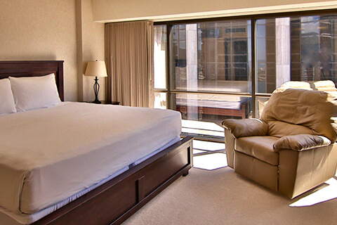 Business Suite Deluxe Mountain View Bedroom