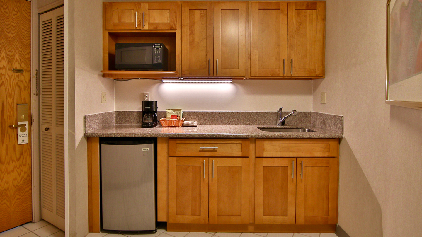 Business Suite Deluxe Mountain View Kitchen
