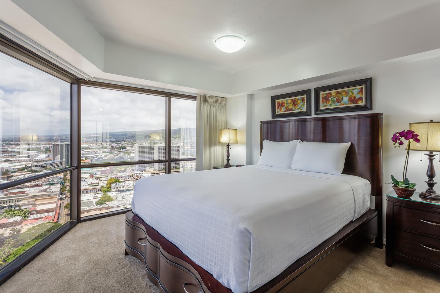 One-Bedroom Executive Ocean View Suite Bedroom