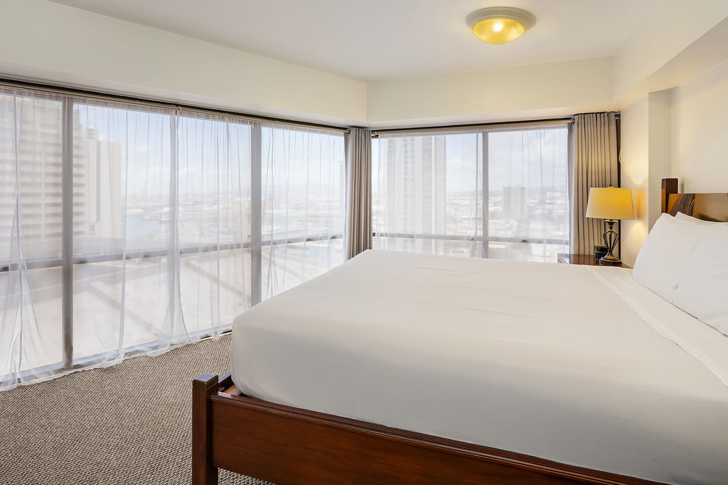 One-Bedroom Executive Mountain View Suite Bedroom