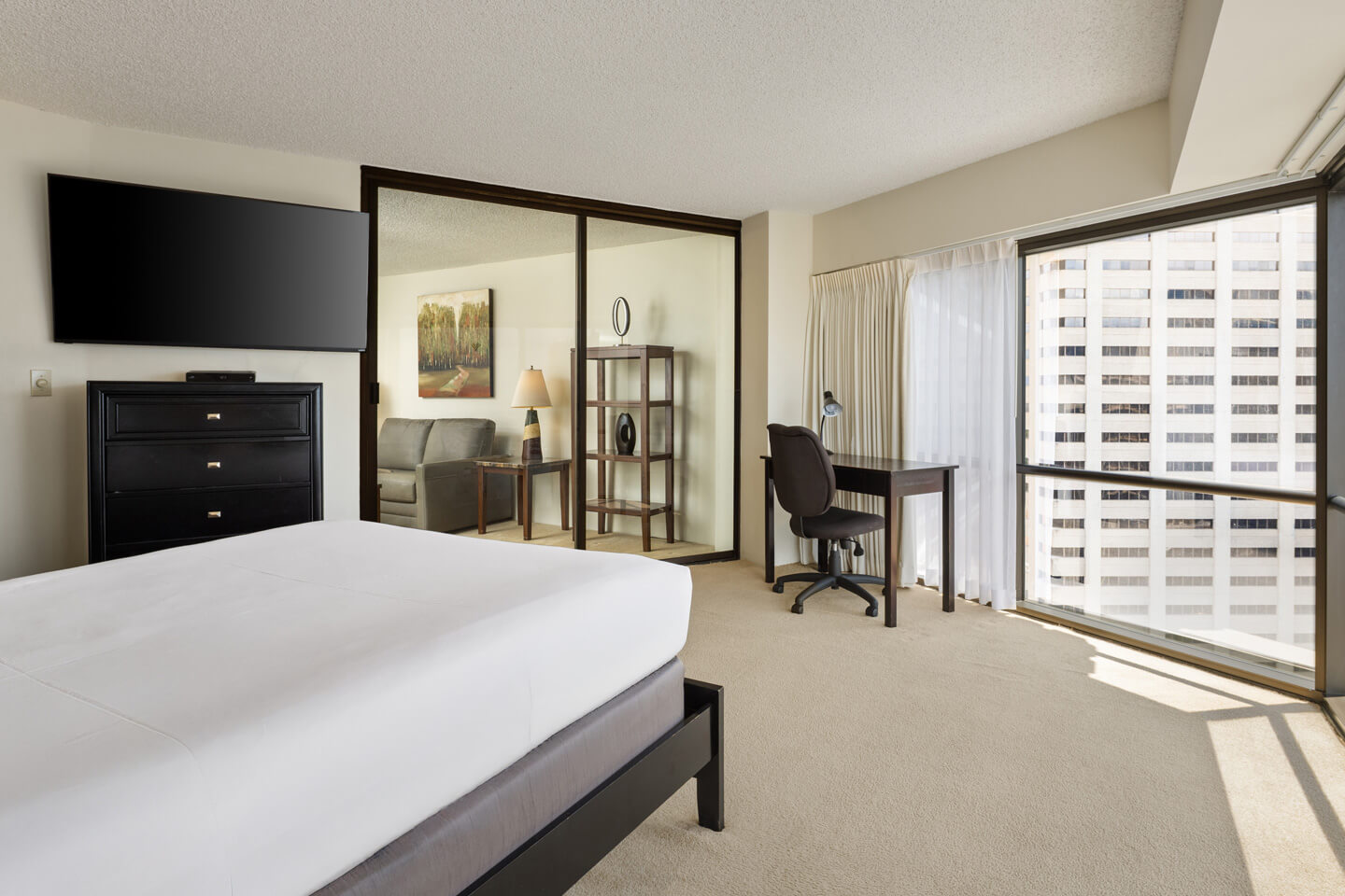 Business Suite Deluxe Ocean View Bedroom