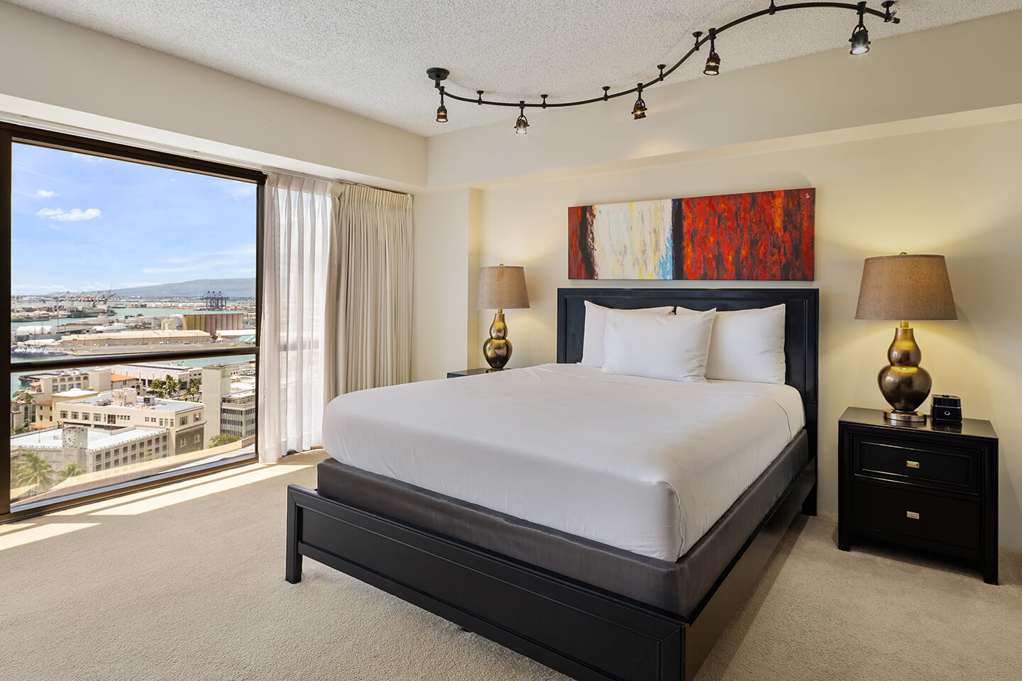 Business Suite Deluxe Ocean View Bedroom