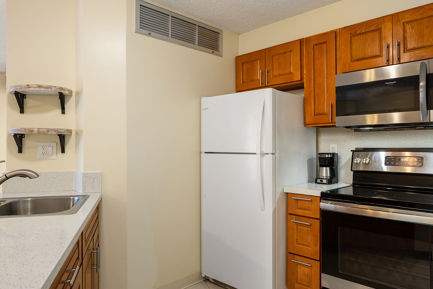 One-Bedroom Executive Ocean View Suite Kitchen