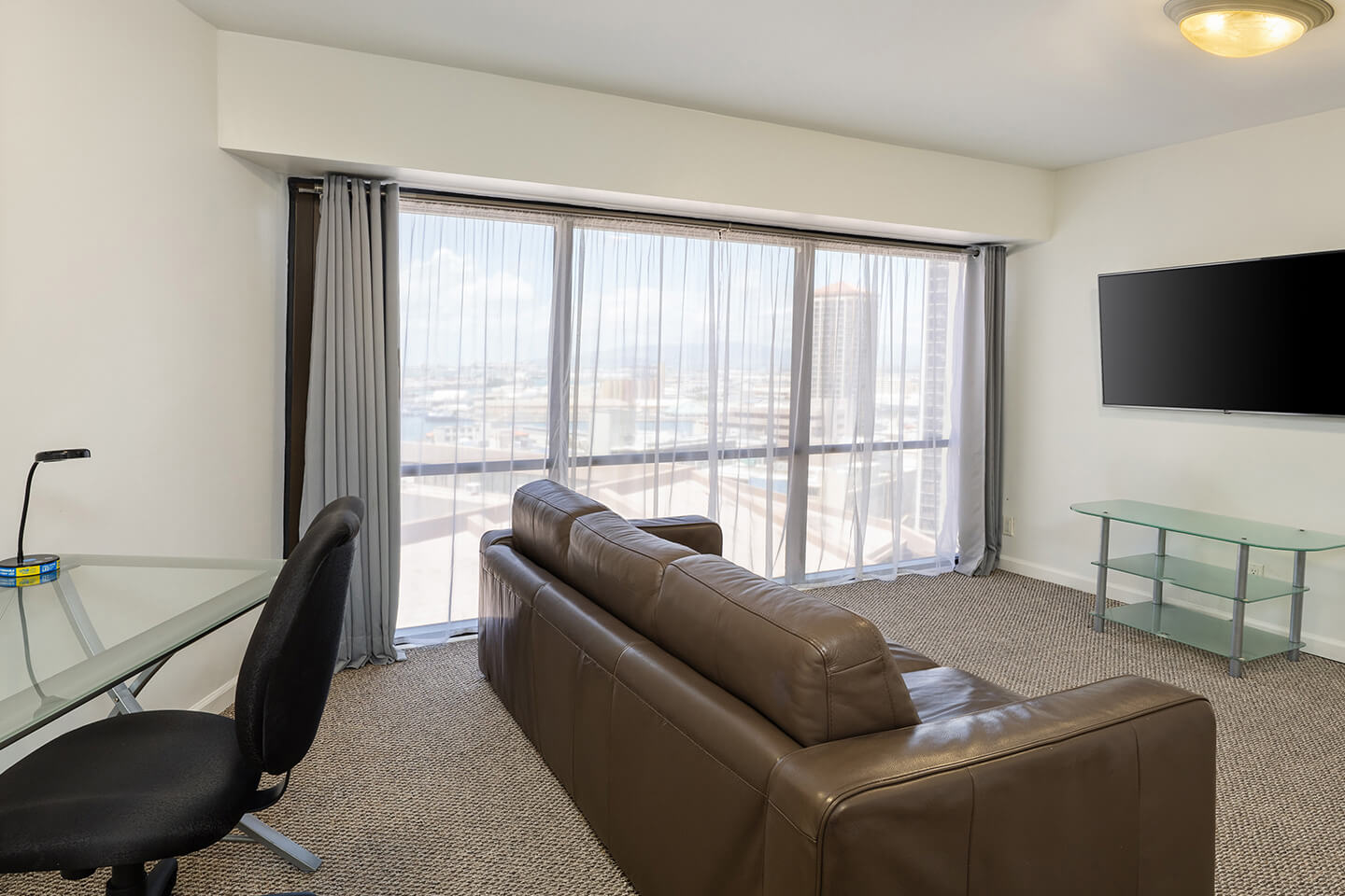 One-Bedroom Executive Mountain View Suite Living Area