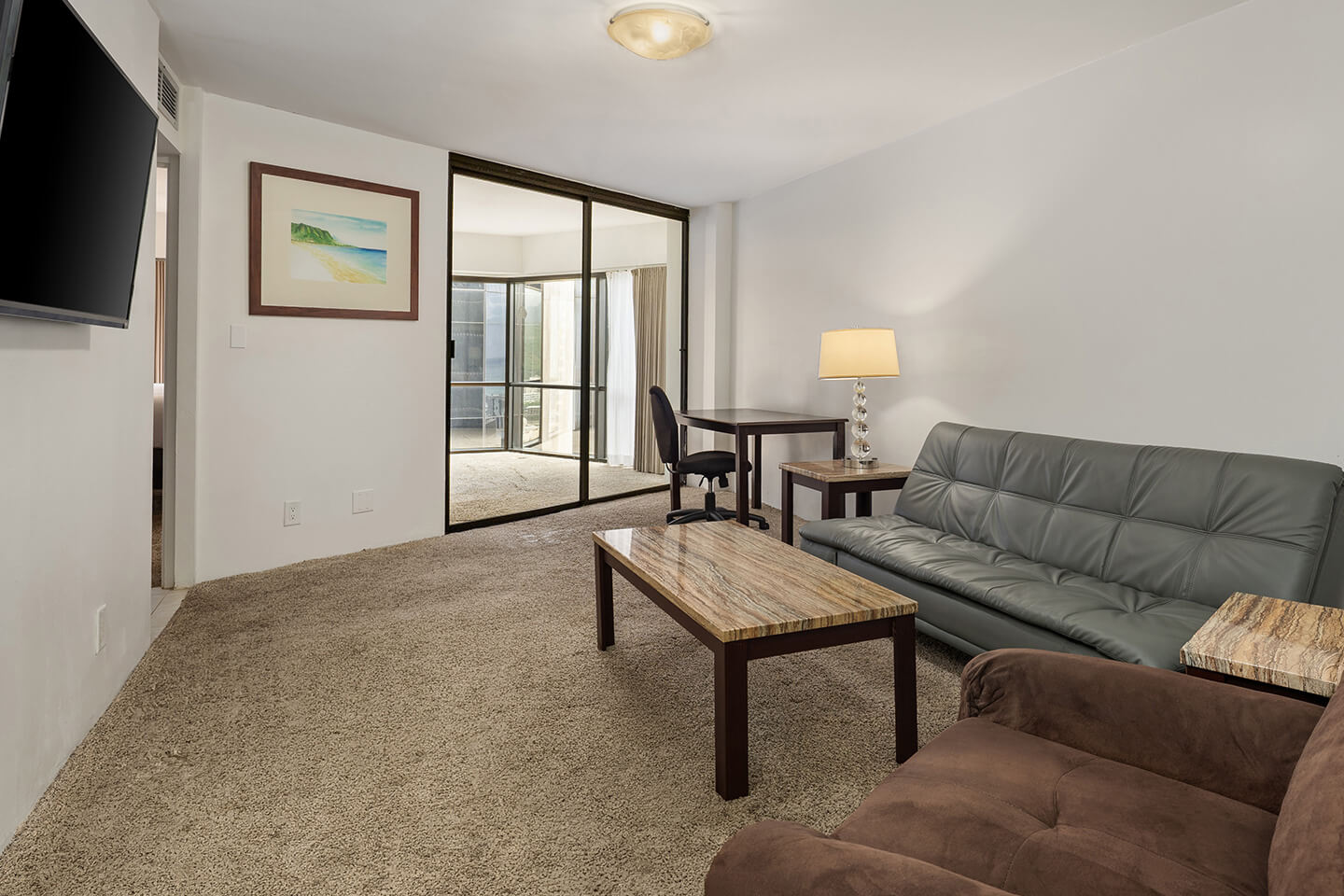 Business Suite Deluxe Mountain View Living Area