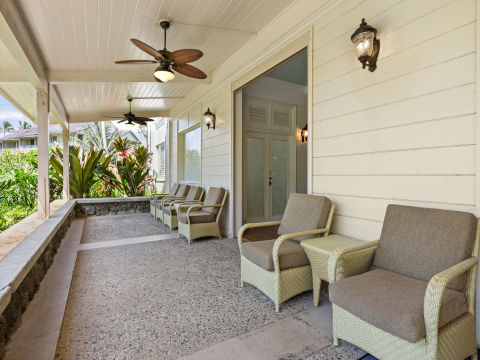 Aston Islander on the Beach lobby patio with lounge chairs to sit and relax