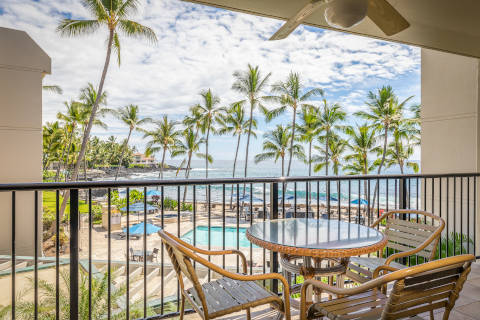 Two-Bedroom Oceanview lanai with table and chairs overlooking the pool