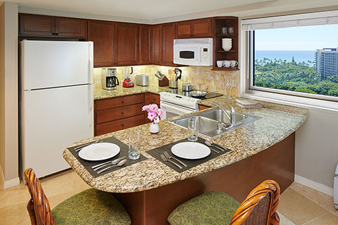 luana-waikiki-1br-ocean-view-suite-full-kitchen-480.jpg