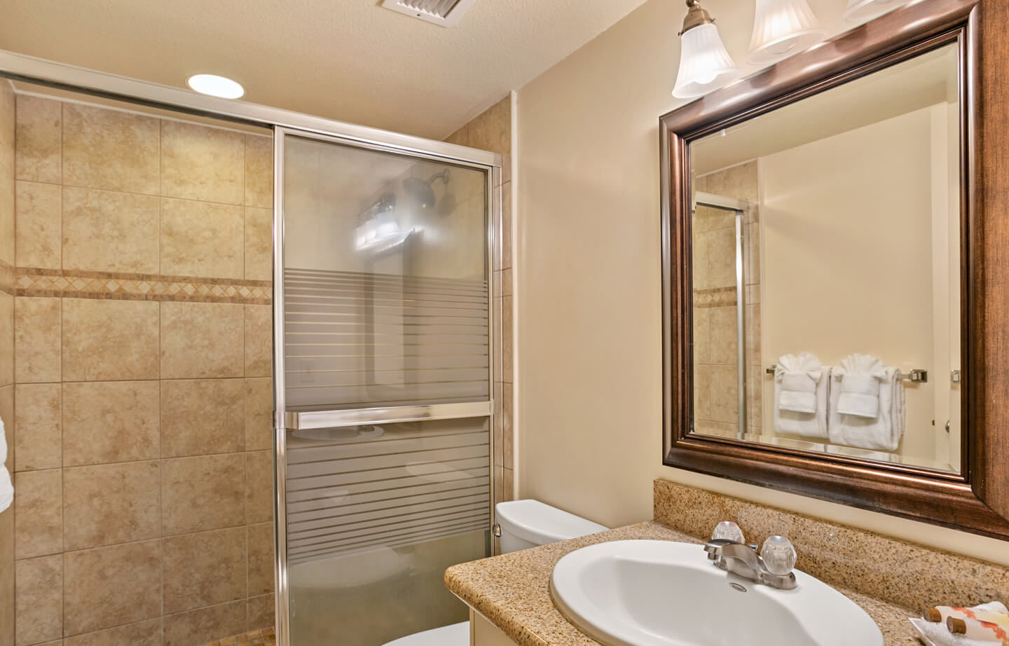 One-Bedroom Standard Suite Bathroom