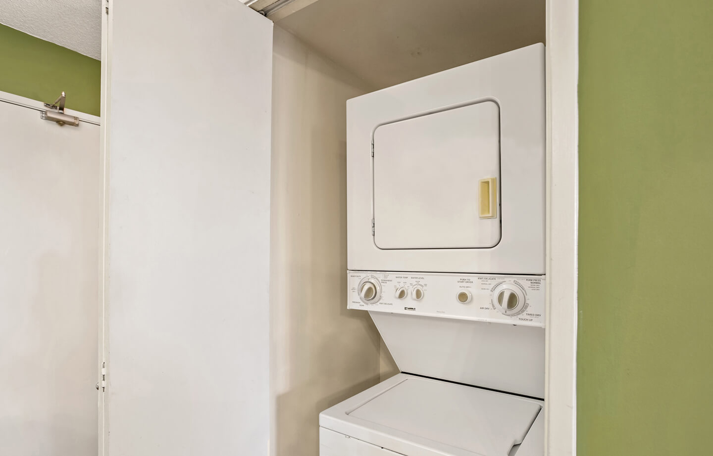 One-Bedroom Standard Suite Washer and Dryer