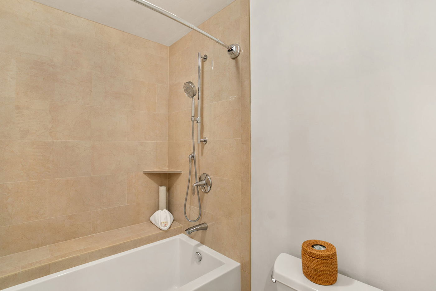 One Bedroom Oceanfront Premium Shower