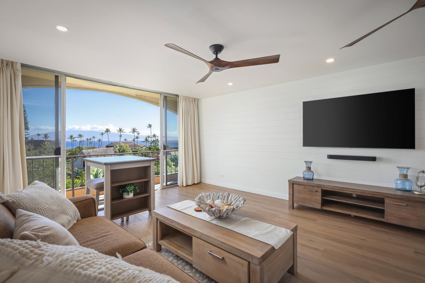 Studio Ocean View Premium Living Area and View