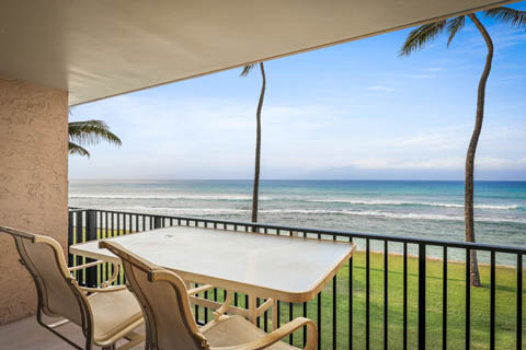 Studio Oceanfront balcony with seating area to enjoy the views