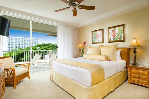 One-Bedroom Ocean View Suite Bedroom