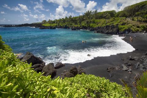 hawaii-only-in-hawaii-multicolored-sand-480x320.jpg