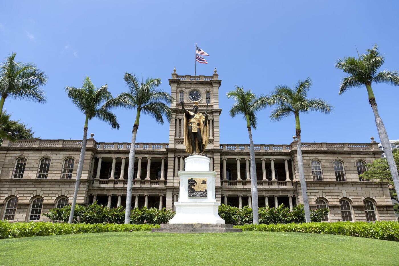 oahu-only-in-hawaii-iolani-palace-1920x1280.jpg